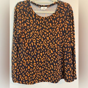 BETSEY'S EXCLUSIVE BOUTIQUE 
Cheetah Long Sleeve Top SZ/Small
